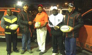 Universals ontvang rugbyballe